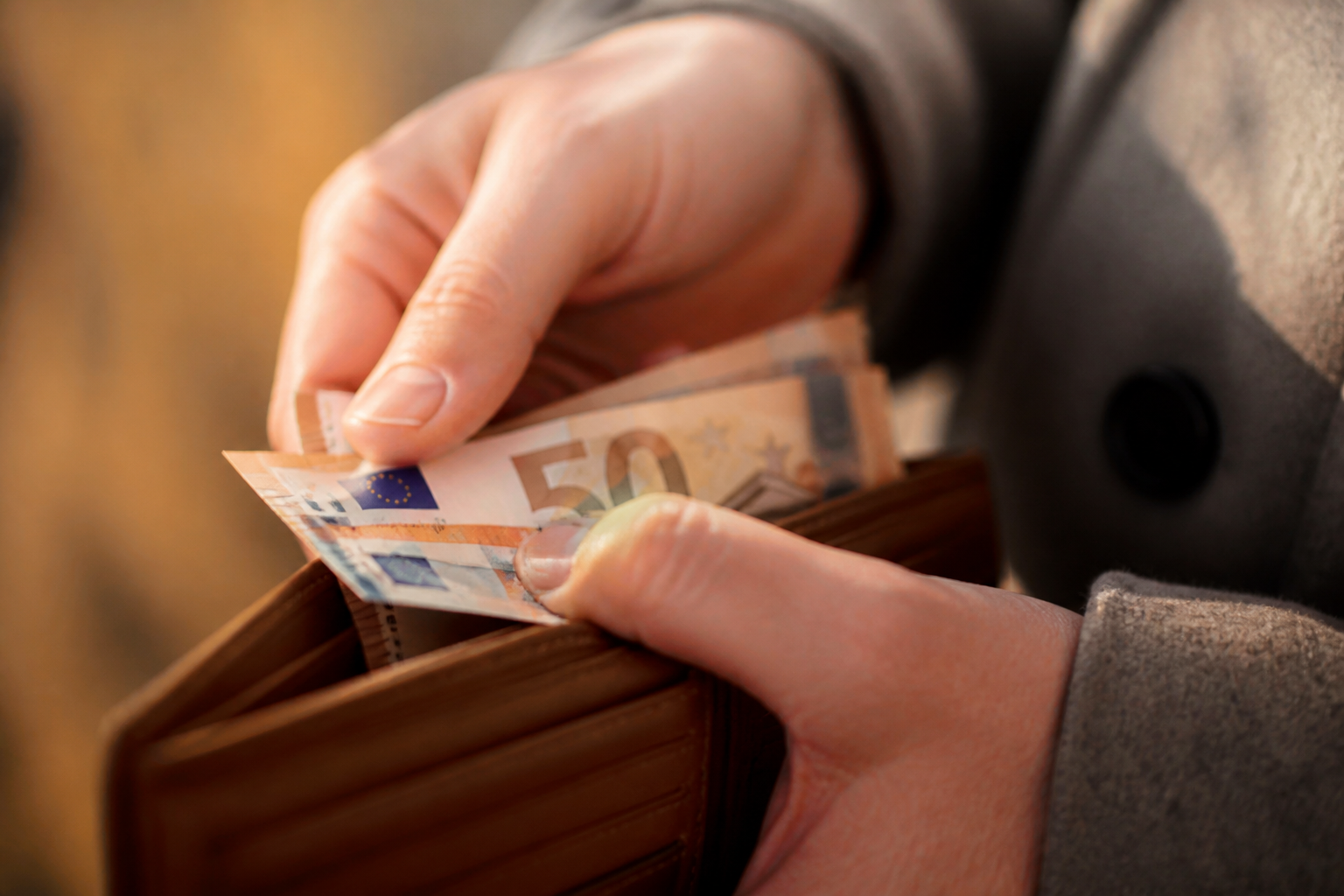 Rijksambtenaren zien loon stijgen met 2,7 procent in 2026